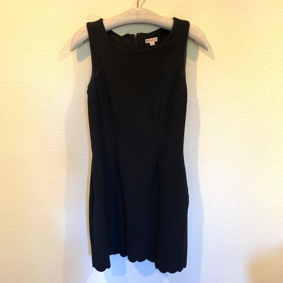 LBD black ponte scalloped hem dress - Picture 2 of 5